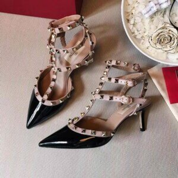 🥃valentino rockstud Caged Pumps